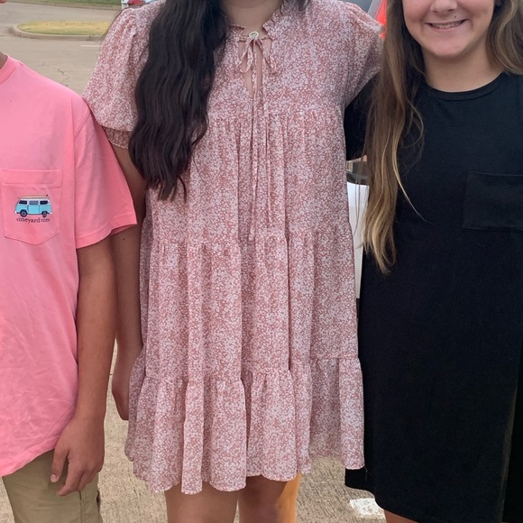 Jodifl medium sheer, lined, and tiered dress with floral pattern. Short sleeves. - Picture 9 of 9